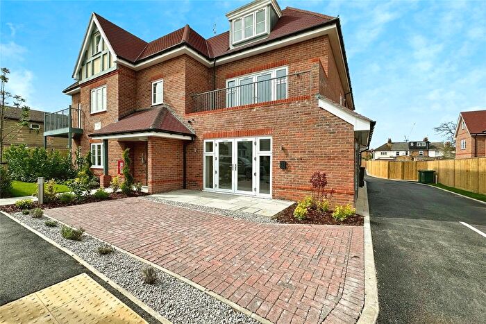 2 Bedroom Flat For Sale In Langley Road, Staines-Upon-Thames, Surrey, TW18