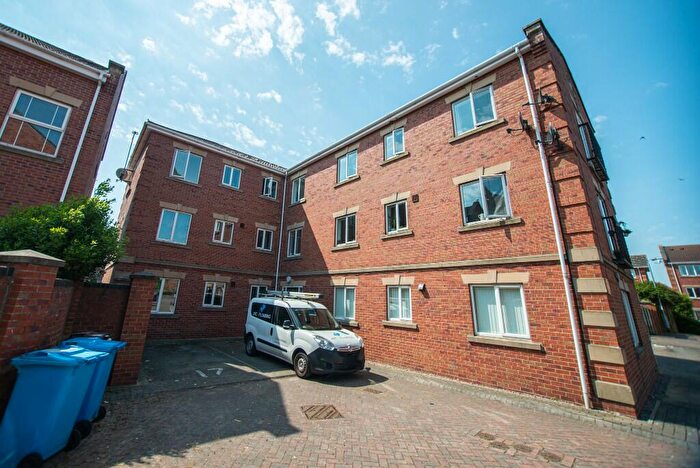2 Bedroom Flat To Rent In Lock Keepers Court, Hull, East Riding Of Yorkshire, HU9