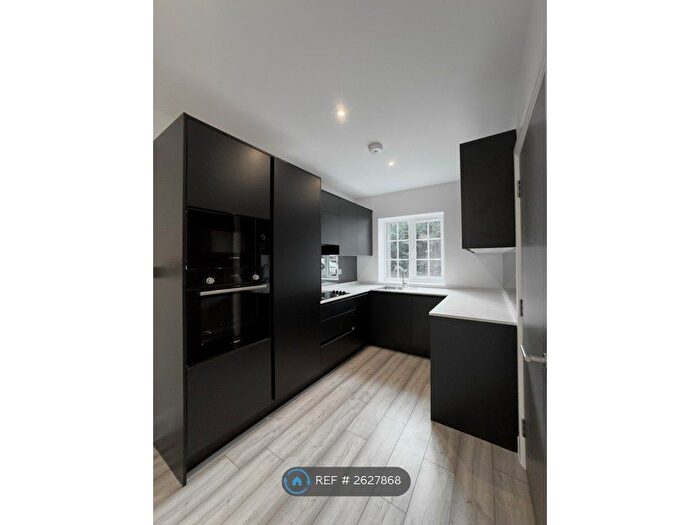 3 Bedroom End Of Terrace House To Rent In Pinecoat Drive, Purley, CR8