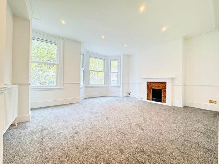 2 Bedroom Flat To Rent In Oswin Street, London, SE11