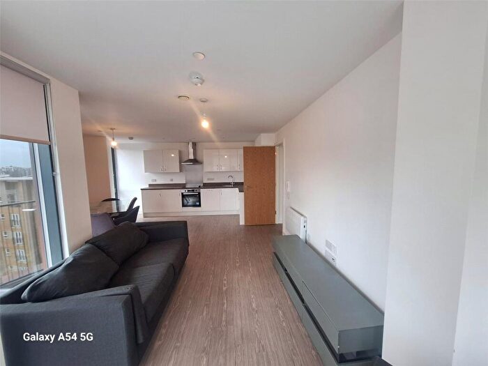 2 Bedroom Flat To Rent In The Landmark, Oldfield Road, Salford, M5