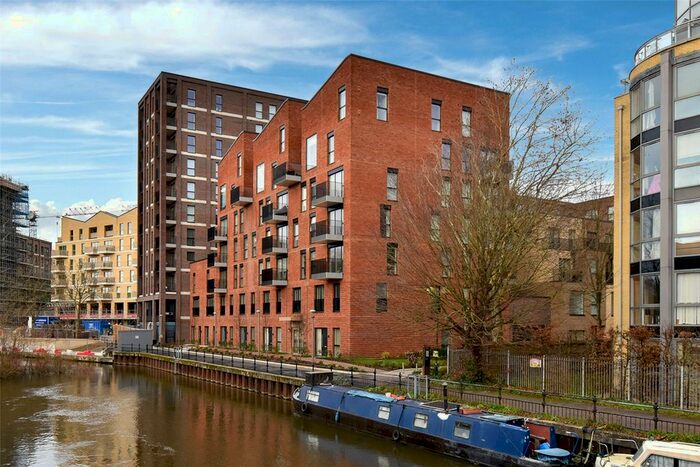 2 Bedroom Flat To Rent In Joseph Huntley Walk, Reading, RG1
