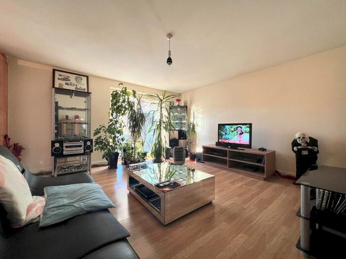 2 Bedroom Flat To Rent In Stott Wharf, Leigh, WN7