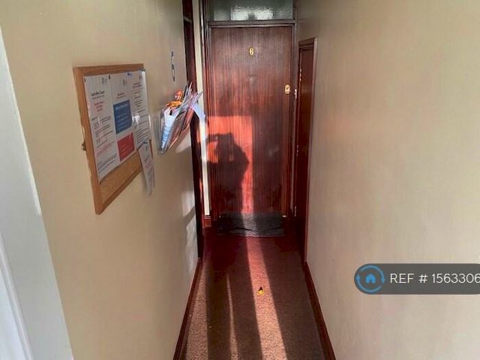 1 Bedroom Flat To Rent In Garth-Mor Court, Neath, SA11