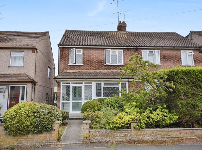 3 Bedroom Semi-Detached House For Sale In Crescent Close, Billericay, CM12