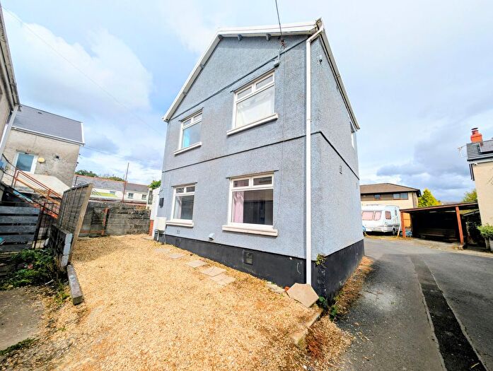 3 Bedroom Detached House To Rent In Commercial Street, Ystradgynlais, SA9