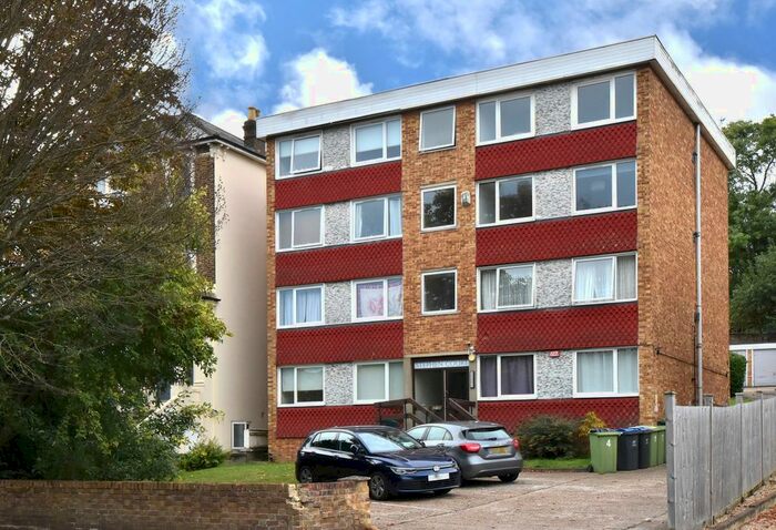 2 Bedroom Flat To Rent In Valley Road, Shortlands, Bromley, BR2