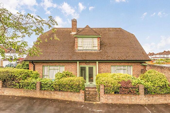 3 Bedroom Detached House For Sale In Carolina Road, Thornton Heath, CR7