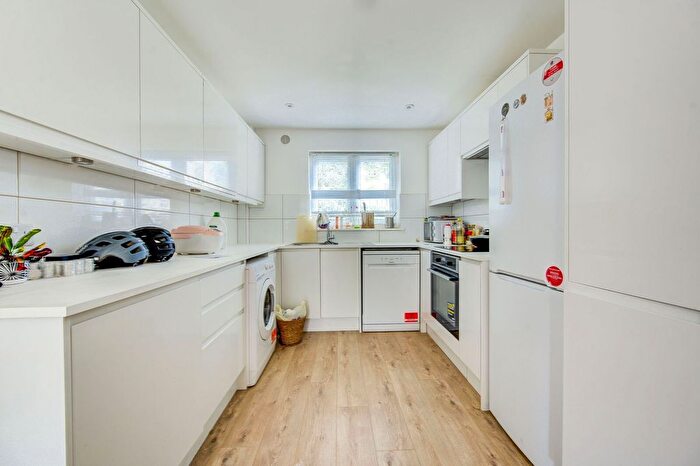 4 Bedroom Flat To Rent In Abbey Gardens, Fulham, London, W6