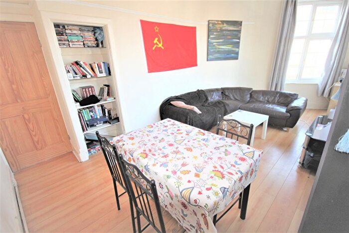 2 Bedroom Maisonette To Rent In Kepstorn Road, Far Headingley, Leeds, LS16