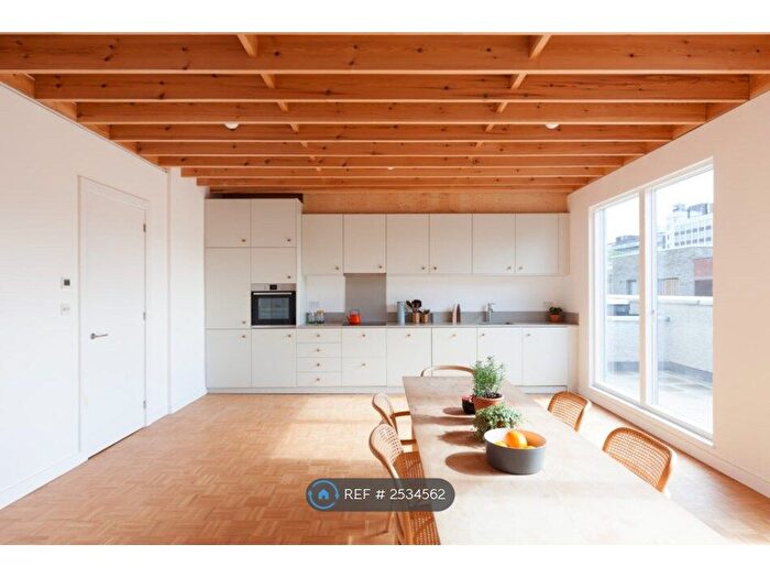 3 Bedroom Flat To Rent In Sprowston Mews, London, E7