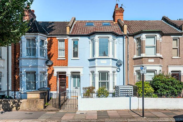 2 Bedroom Flat To Rent In Carlyle Road, London W5
