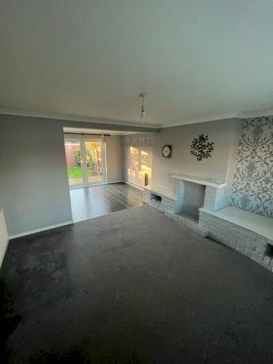 3 Bedroom Semi-detached House To Rent In Holmdene Avenue, North Harrow, HA2