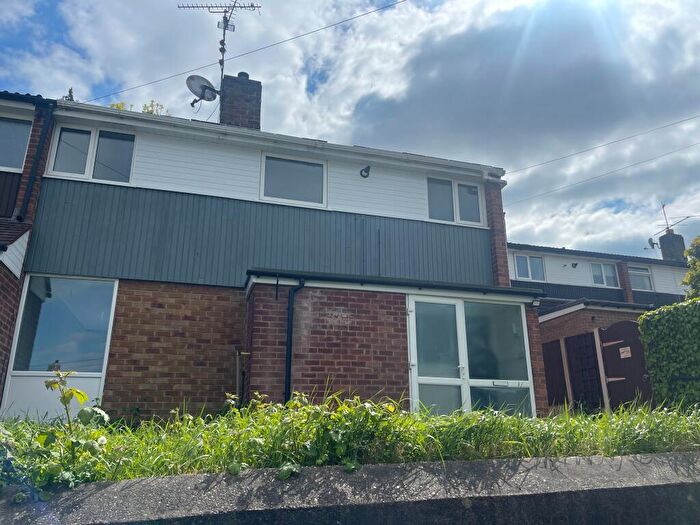 3 Bedroom End Of Terrace House To Rent In Starthe Bank, Heanor, DE75