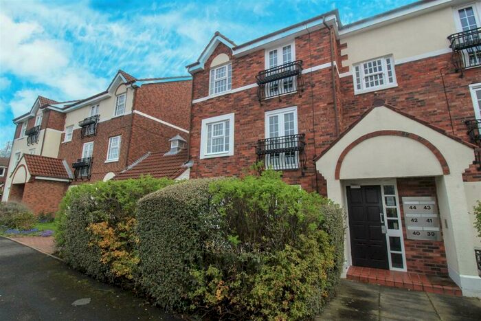 2 Bedroom Flat To Rent In Chathill Close, Whitley Bay, NE25