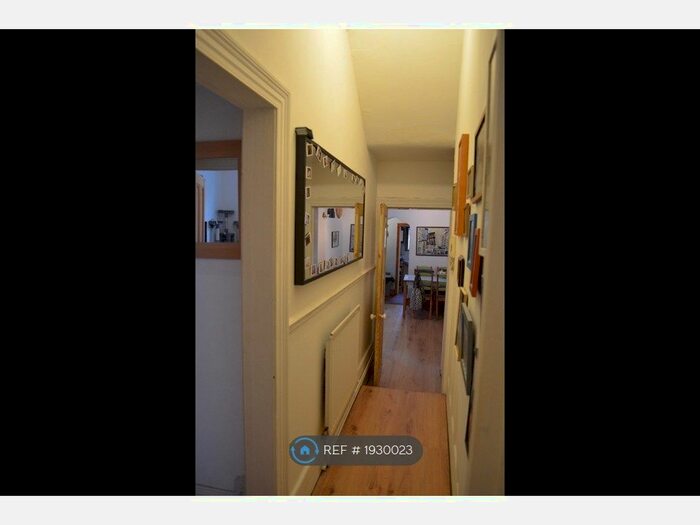 2 Bedroom Flat To Rent In Putney Bridge Road, London, SW15