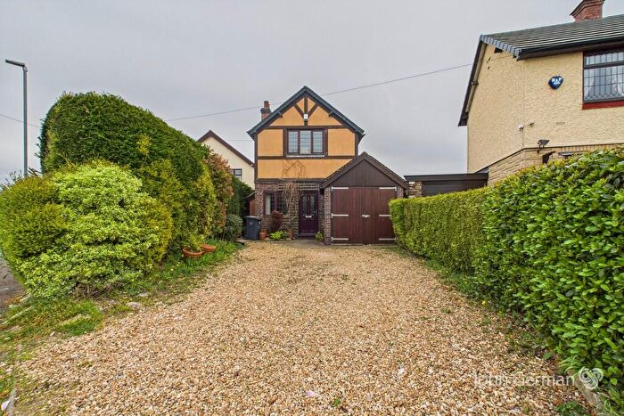 3 Bedroom Detached House For Sale In Field Lane, Burton-on-Trent, DE13