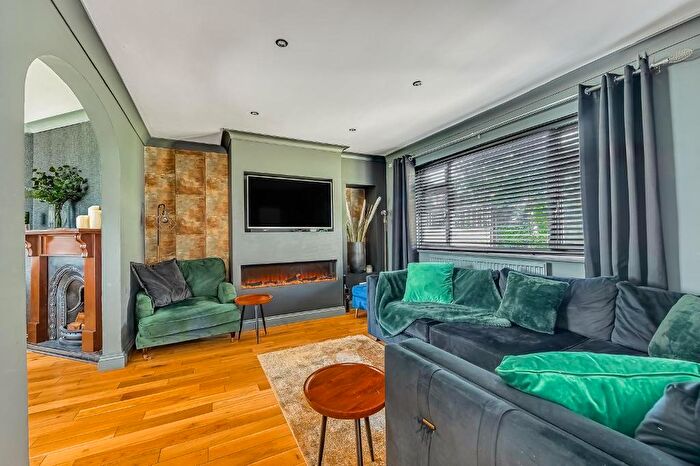 3 Bedroom Semi-Detached House For Sale In Hexton Road, Barton Le Clay, Bedfordshire, MK45