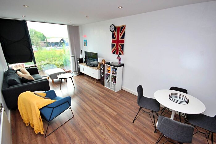 2 Bedroom Flat To Rent In Crossbank House, Salford, M7