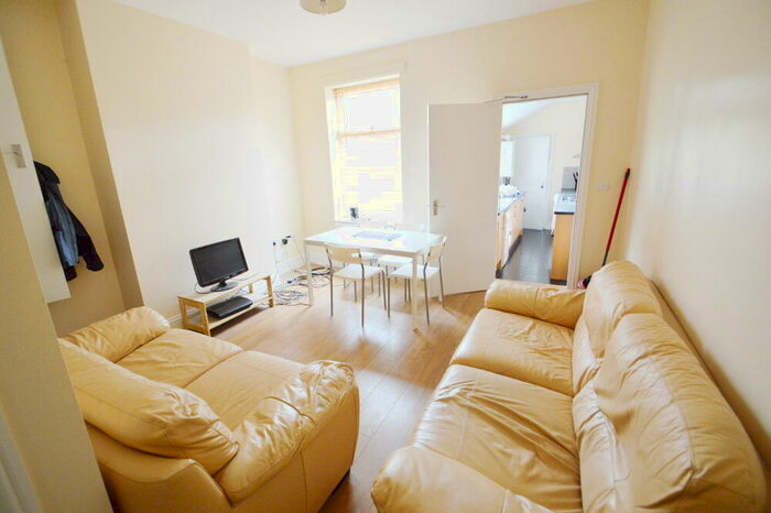 4 Bedroom Terraced House To Rent In City Road, Dunkirk, Nottingham, NG7