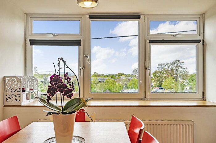 2 Bedroom Flat For Sale In Saville Court Station Road, Billingshurst, RH14