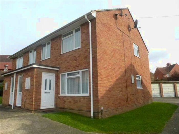 1 Bedroom Flat To Rent In Thatcham Close, Yeovil, BA21