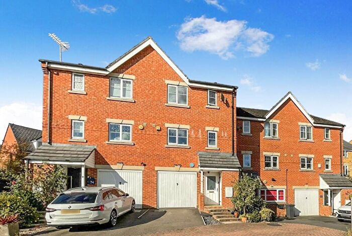 4 Bedroom Town House For Sale In Digpal Road, Morley, Leeds, West Yorkshire, LS27