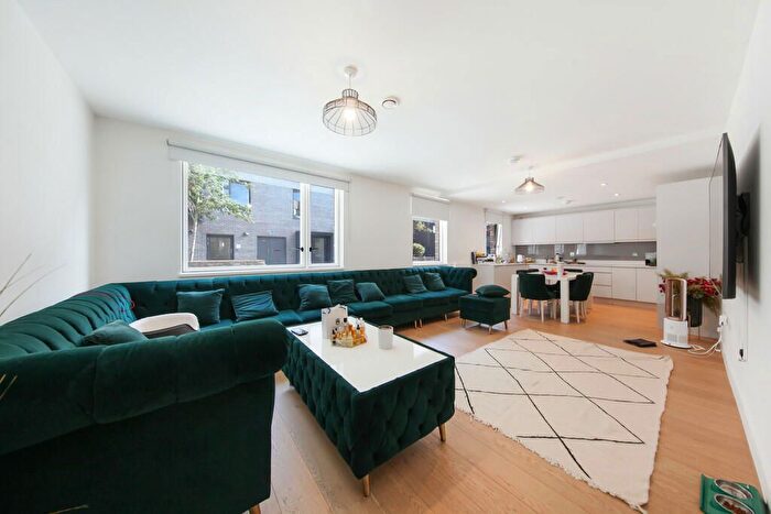 4 Bedroom Town House For Sale In Oriental Square, London, NW9