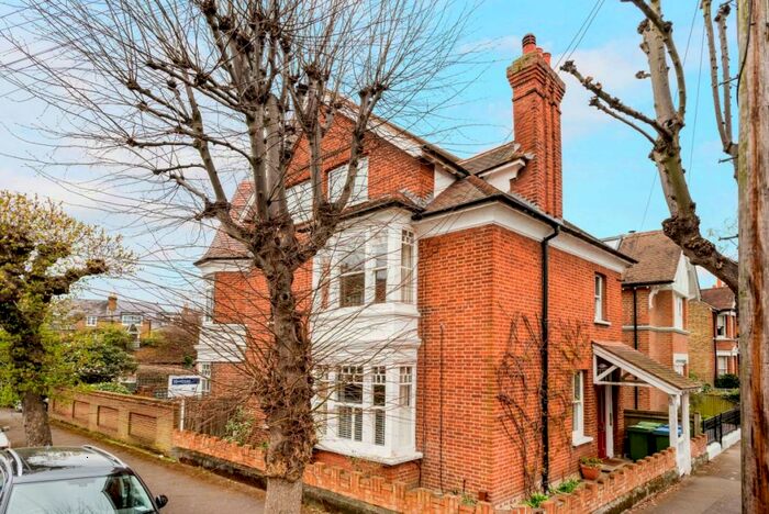 1 Bedroom Flat To Rent In Feltham Avenue, East Molesey, KT8