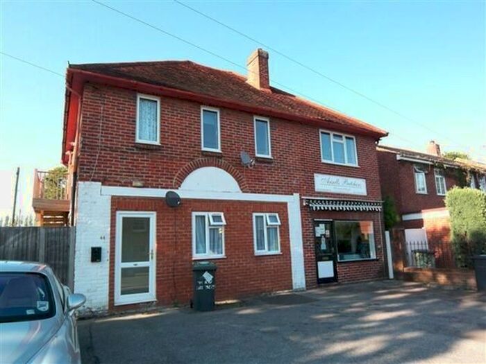 3 Bedroom Flat To Rent In Bond Street, Englefield Green, Egham, TW20