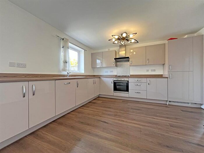 5 Bedroom Detached House To Rent In Vickers Close, Gedling, Nottingham, NG4