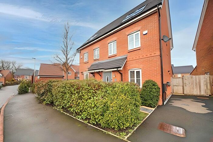 3 Bedroom Semi-Detached House For Sale In Bracken Close, Wigan, WN6