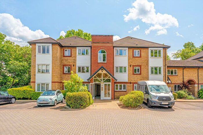 2 Bedroom Flat To Rent In Heathcote Road, St Margarets, TW1