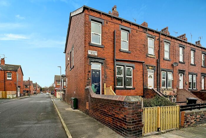 3 Bedroom End Of Terrace House To Rent In Longroyd Place, Leeds, West Yorkshire, LS11