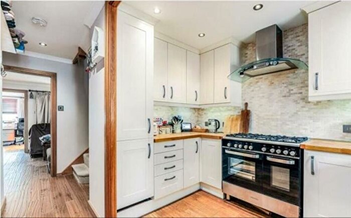 3 Bedroom Terraced House For Sale In Village Close, Hoddesdon, EN11