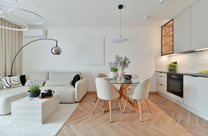 1 Bedroom Flat For Sale In Barton Road, M32