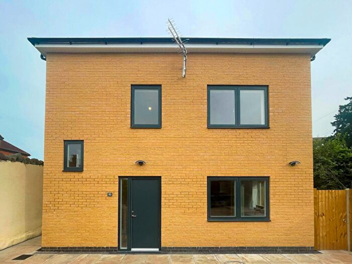 6 Bedroom Semi-Detached House To Rent In Edgeware Road, Staple Hill, BS16