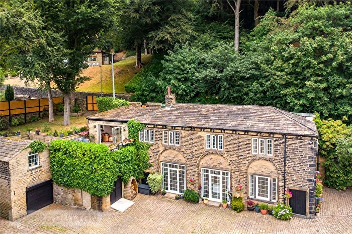4 Bedroom Detached House For Sale In Trimmingham Lane, Halifax, West Yorkshire, HX2