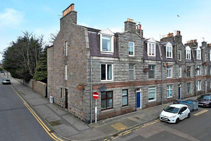 2 Bedroom Flat For Sale In Craigie Loanings, Aberdeen, AB25