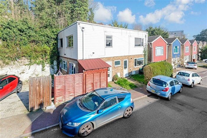 2 Bedroom Maisonette For Sale In Upper Luton Road, Chatham, Kent, ME5