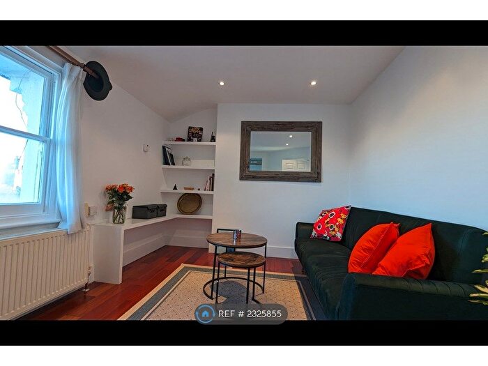 1 Bedroom Flat To Rent In Oakland Grove, London, W12