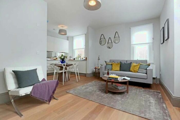 2 Bedroom Flat To Rent In Goodge Street, London, W1T
