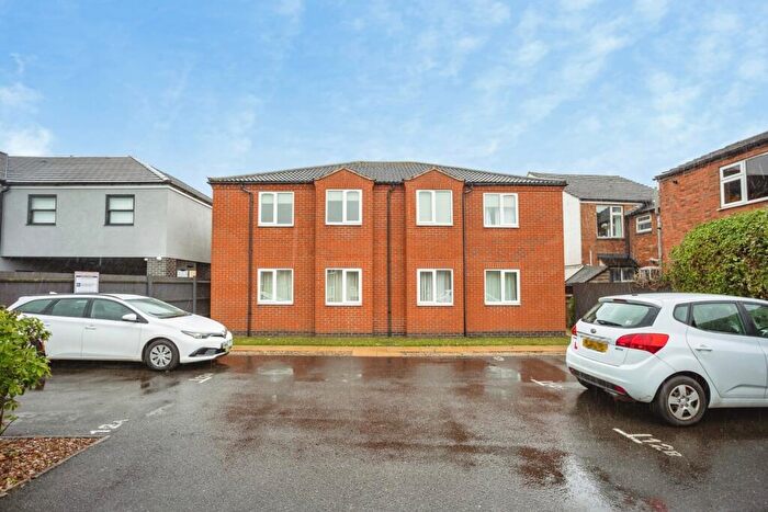 2 Bedroom Flat For Sale In Cliff Avenue, Loughborough, Leicestershire, LE11