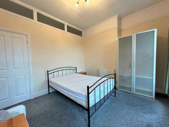 2 Bedroom Flat To Rent In Spring Road, Headingley, Leeds, LS6