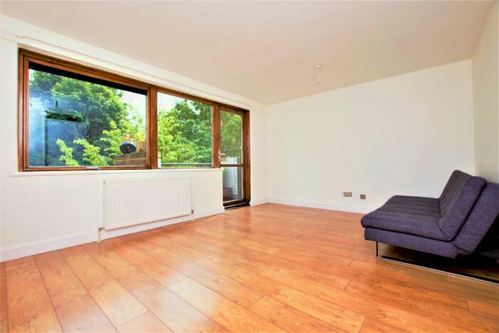 1 Bedroom Flat To Rent In Southwark Park Road London, SE16