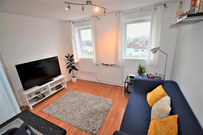 1 Bedroom Flat To Rent In Minster Walk, London N8