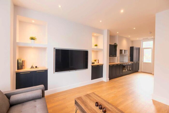 7 Bedroom Semi-Detached House To Rent In Gresford Avenue, Liverpool, L17