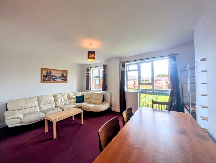 2 Bedroom Flat To Rent In Eccles New Road, Salford, M5