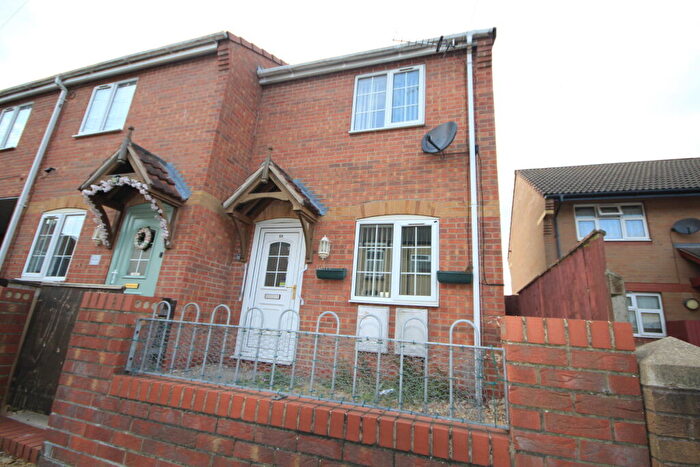 2 Bedroom Terraced House To Rent In Stanley St, Grimsby, DN32