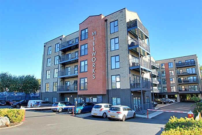 1 Bedroom Flat For Sale In Home Park Mill Link, Kings Langley, WD4